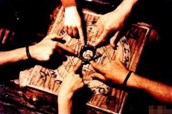 恐怖四角游戲的科學解釋，真的有鬼還是人在作祟