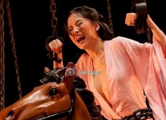 古代三角木馬刑罰，殘忍針對女子騎在最尖部位