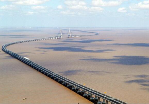 世界最長的跨海大橋，中國港珠澳大橋(全長55公里)