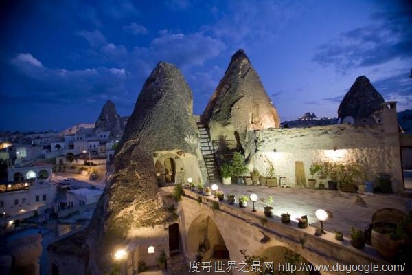 10大奇幻酒店！海底飯店、冰屋、宇宙飛船神秘就像怪奇孤兒院