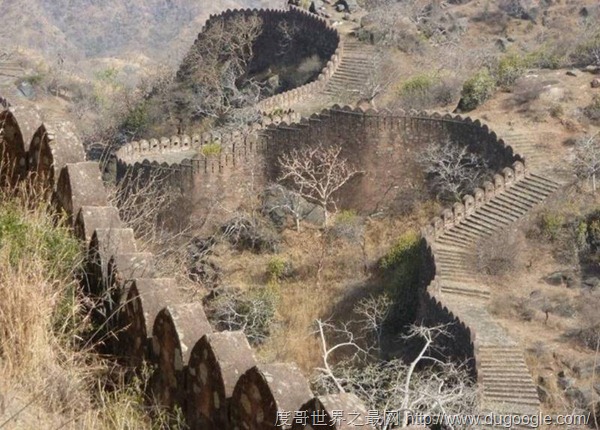 僅次中國的世界第二大長城，昆巴哈爾堡建造花費達100年時間
