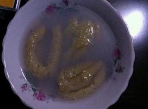 日本最變態最惡心的食物，金粒餐(說白了就是吃處女屎)