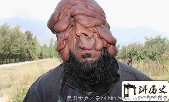 世界上最丑的男人，烏干達(dá)最丑男人取2個(gè)老婆生8個(gè)孩子