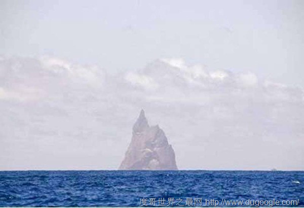 世界上最陡峭的島 金字塔島連站的地方都沒有