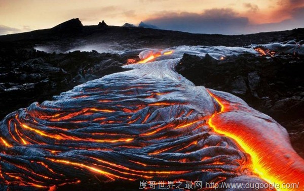 世界上最壯觀的火山口之一，基拉韋厄火山從1983年至今未停止過噴發(fā)