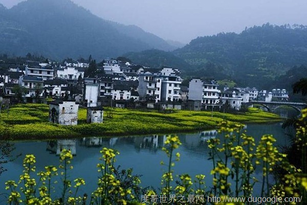 安徽黃山的歙縣,被譽(yù)為中國(guó)徽墨之都,中國(guó)歙硯之鄉(xiāng)