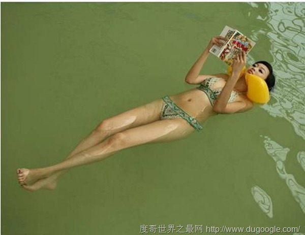 中國死海,位于四川省大英縣,人在水中漂浮不會下沉