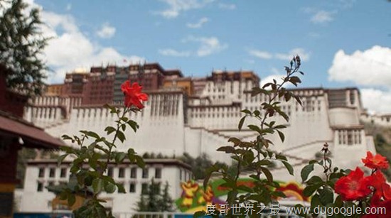 世界上海拔最高的宏偉建筑群，布達拉宮