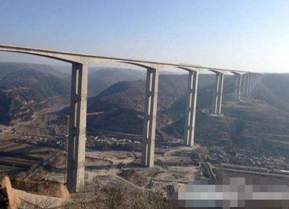 亞洲第一高墩大橋，赫章特大橋橋墩高195米(中國制造)