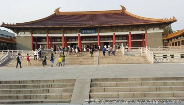 中國最早的博物館, 18件南京博物院鎮館之寶